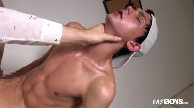 Kleine slanke jongen privé video piemel masseren